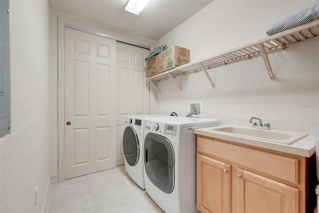 26206 Avenida Las Colinas Howey In The Hills FL 34737