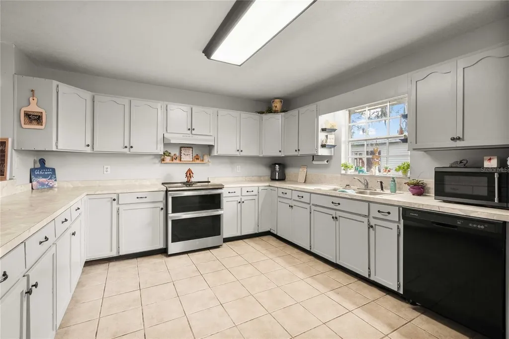 12237 Cr 727 Webster FL 33597