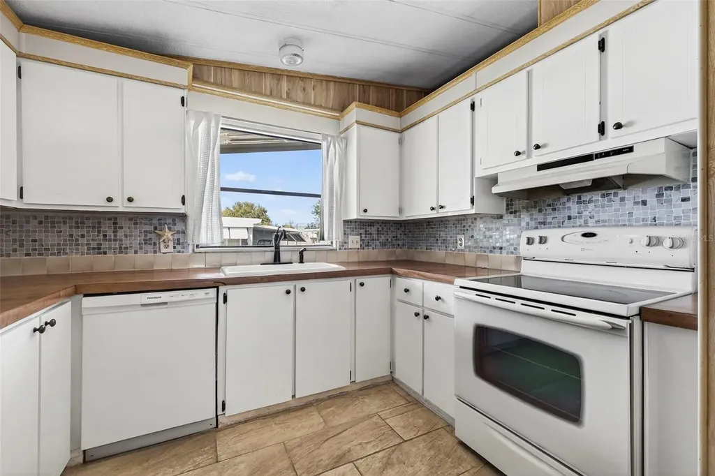 7880 54th Avenue N St Petersburg FL 33709