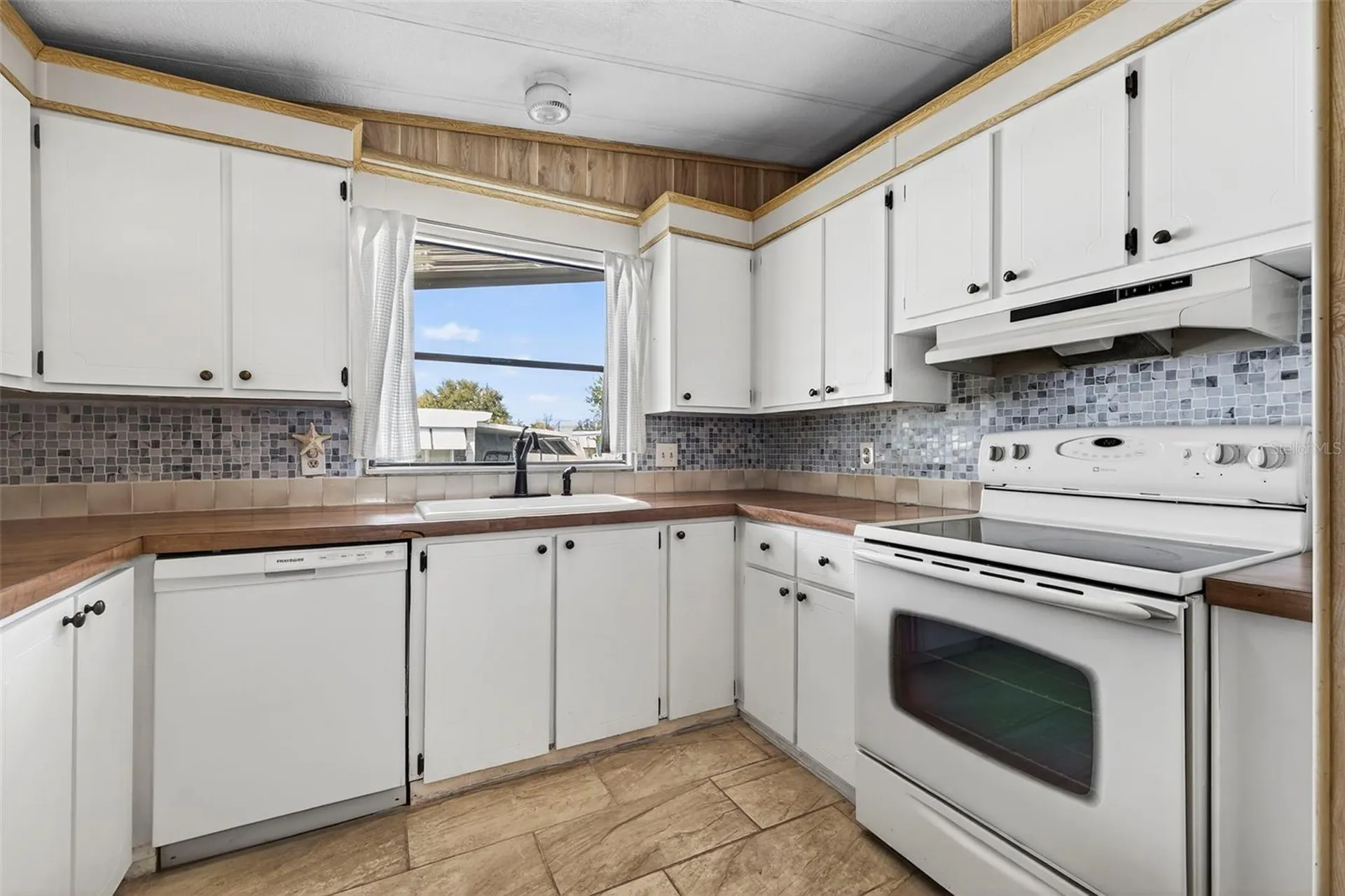 7880 54th Avenue N St Petersburg FL 33709