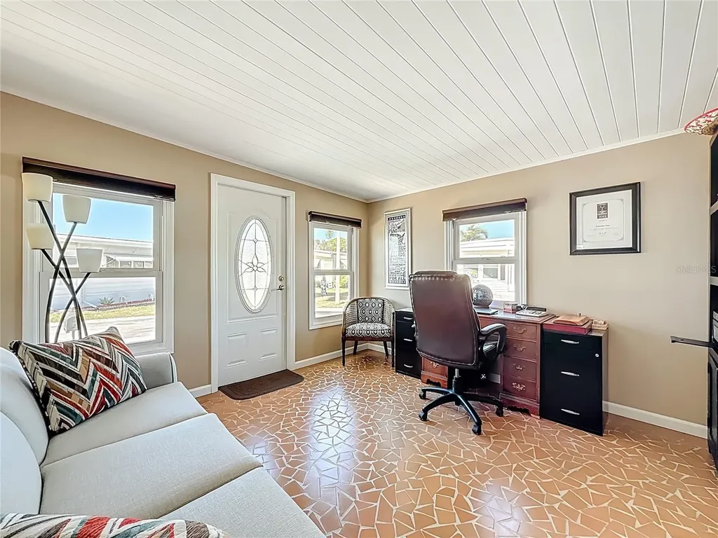 10101 N Lake Drive Largo FL 33773
