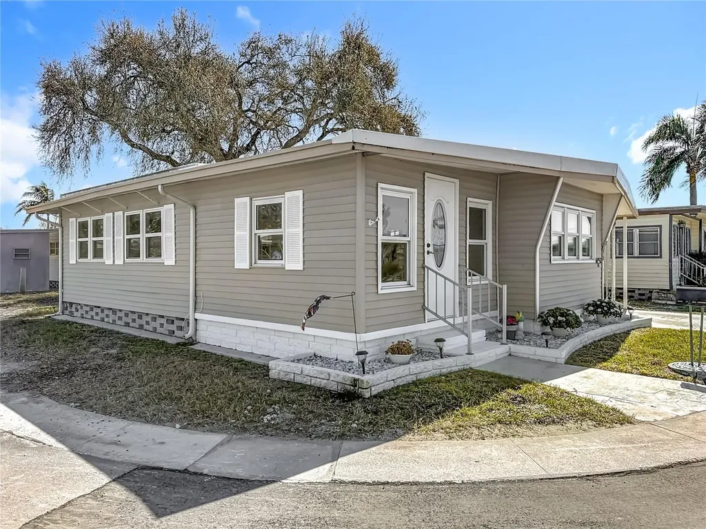 10101 N Lake Drive Largo FL 33773