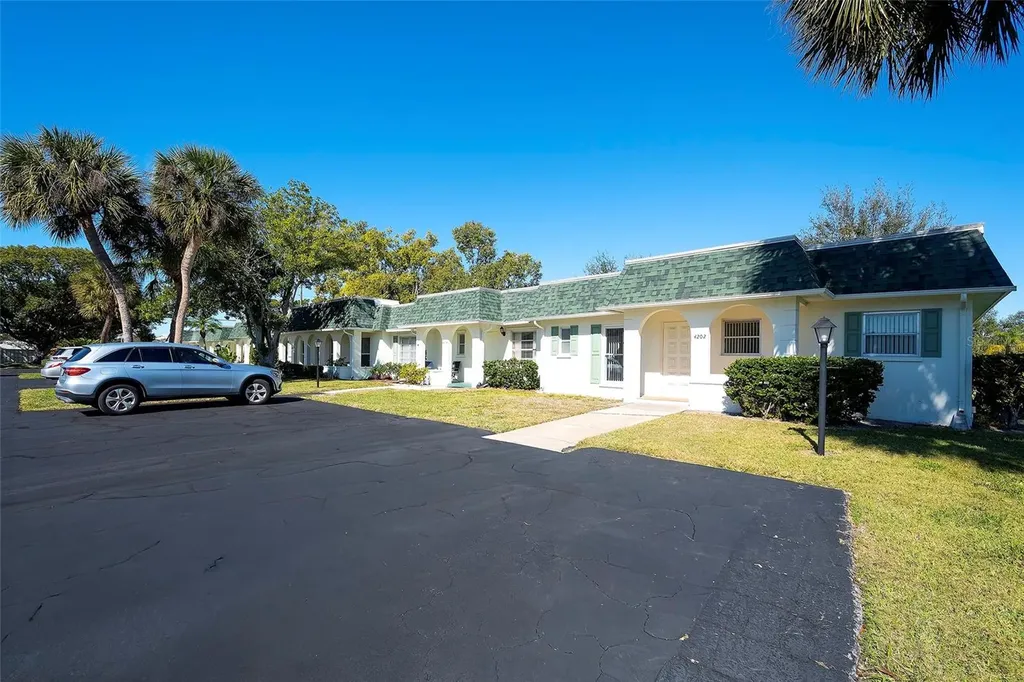 4202 35th Avenue W Bradenton FL 34205
