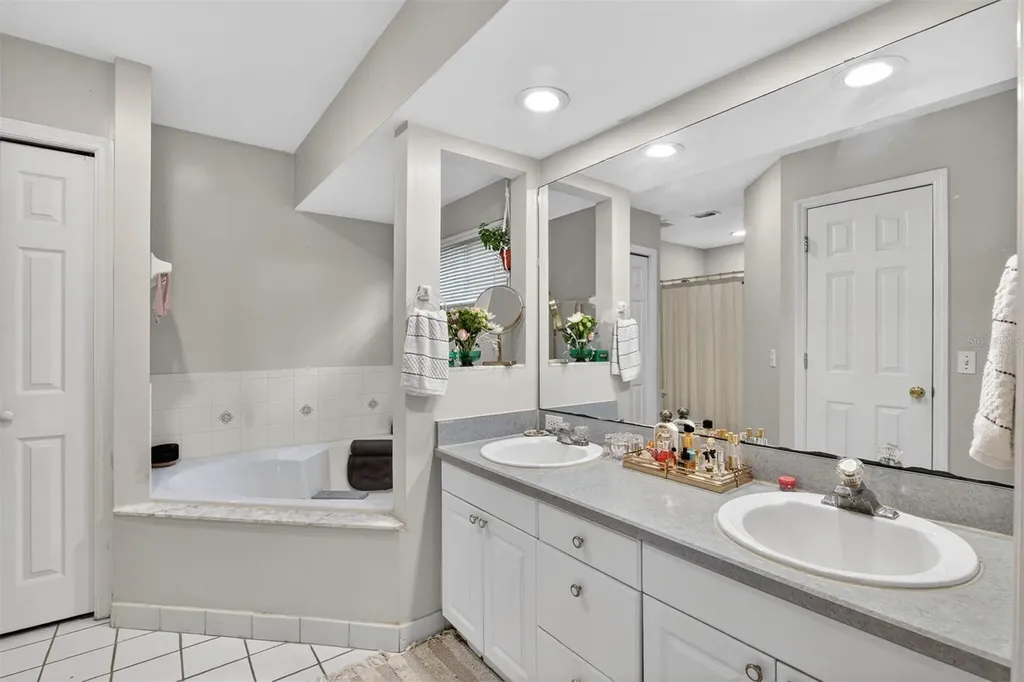 305 NW 28th Street Gainesville FL 32607