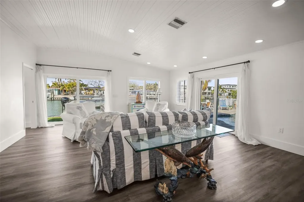 7833 1st Avenue S St Petersburg FL 33707
