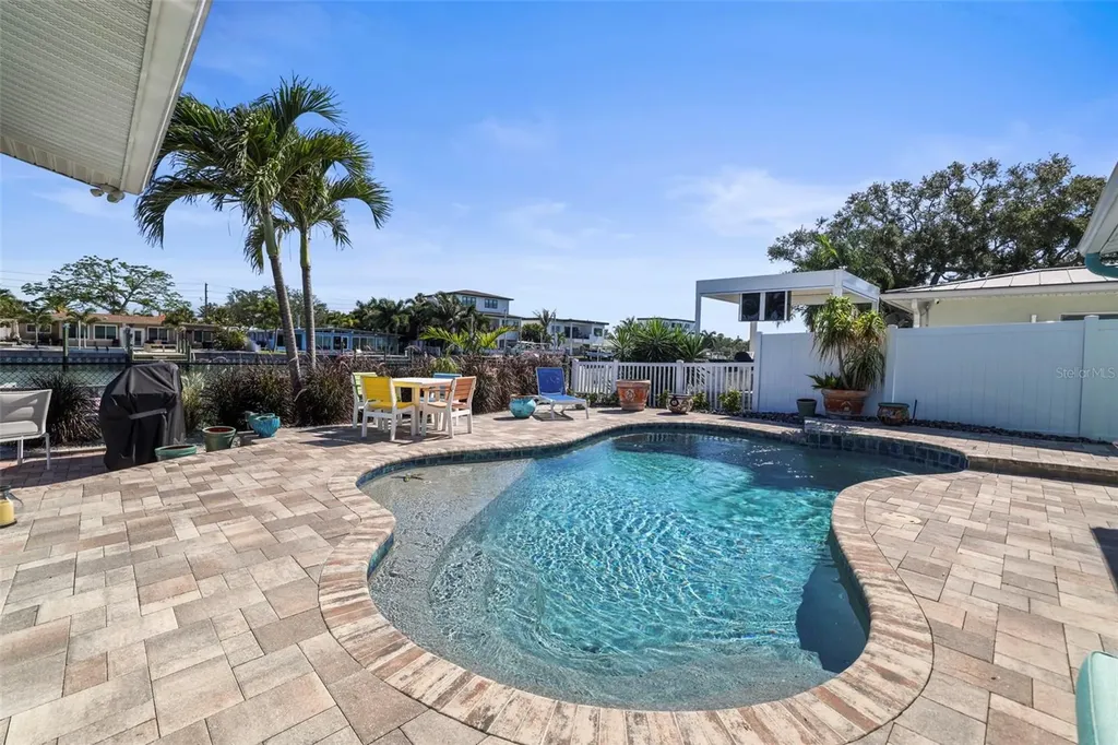 7833 1st Avenue S St Petersburg FL 33707