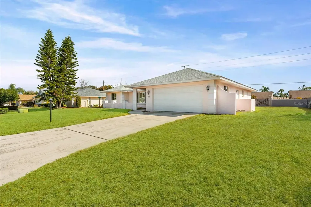 8219 Timber Lake Lane Sarasota FL 34243