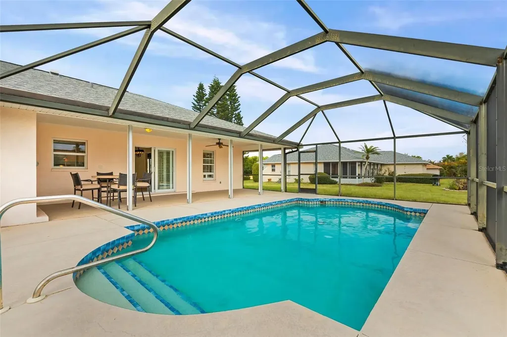 8219 Timber Lake Lane Sarasota FL 34243