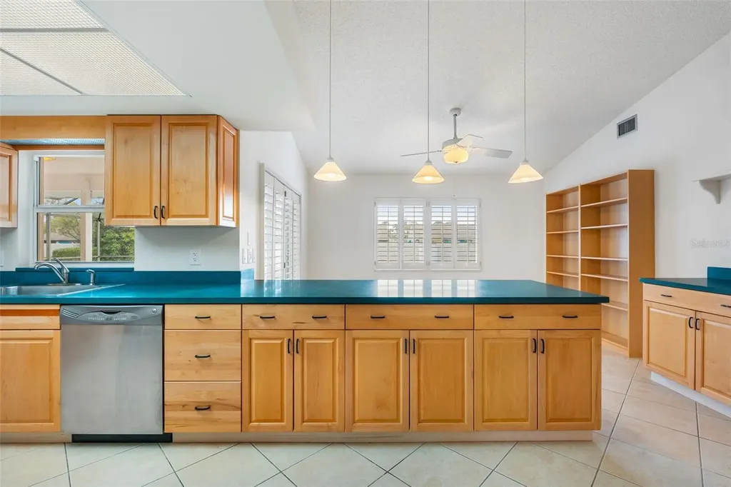 8219 Timber Lake Lane Sarasota FL 34243