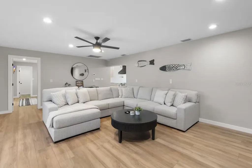824 Seabreeze Drive Ruskin FL 33570