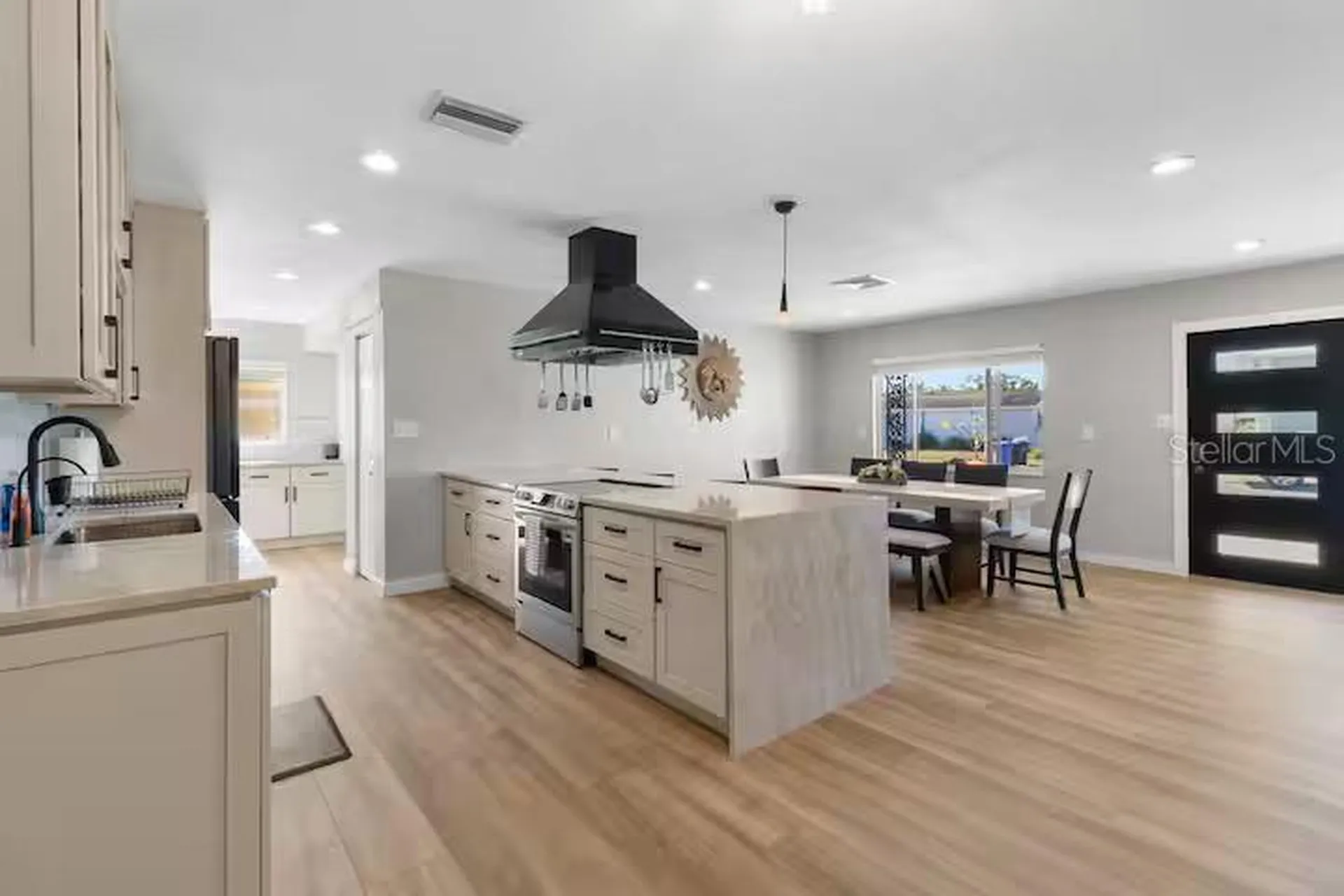 824 Seabreeze Drive Ruskin FL 33570