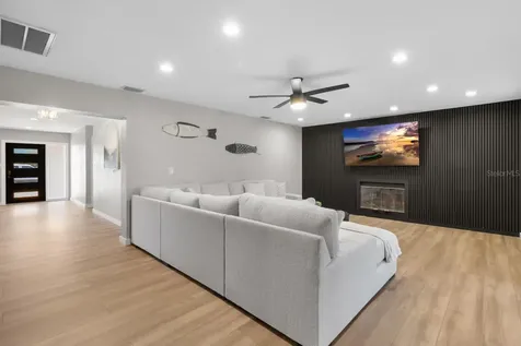 824 Seabreeze Drive Ruskin FL 33570
