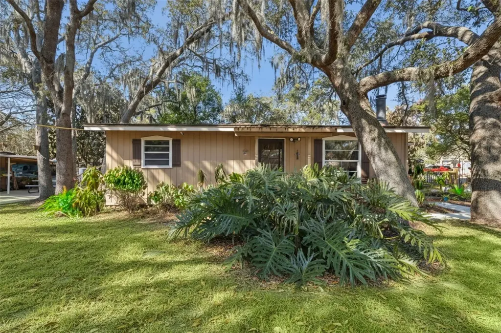 1366 Wildwood Street Apopka FL 32703