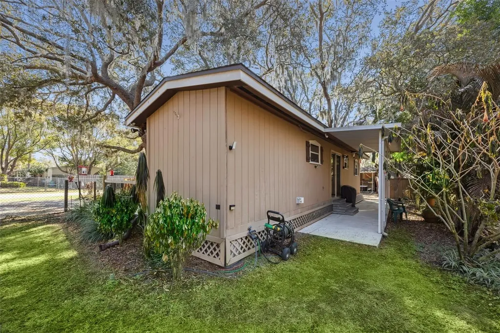 1366 Wildwood Street Apopka FL 32703