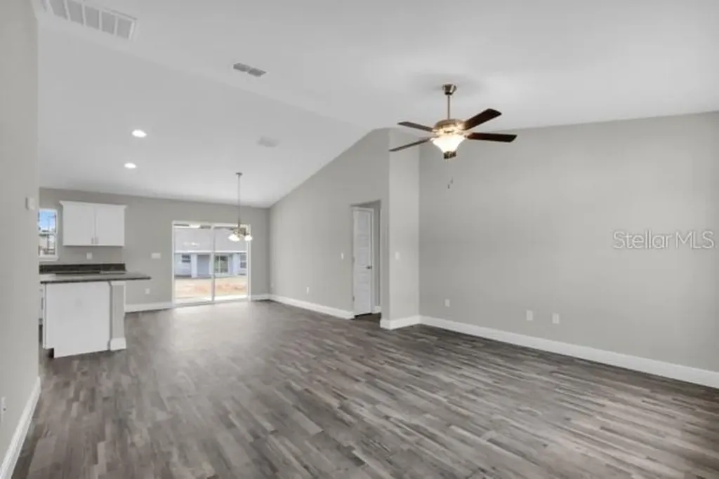 25 Locust Loop Lane Ocala FL 34472