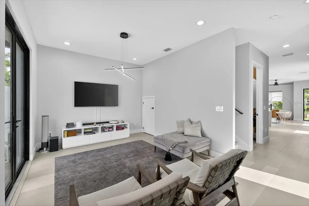 423 W Amelia Avenue Tampa FL 33602