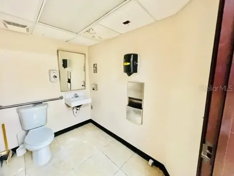 1800 W Oak Ridge Road Orlando FL 32809