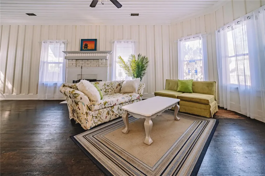 510 E Key Avenue Eustis FL 32726