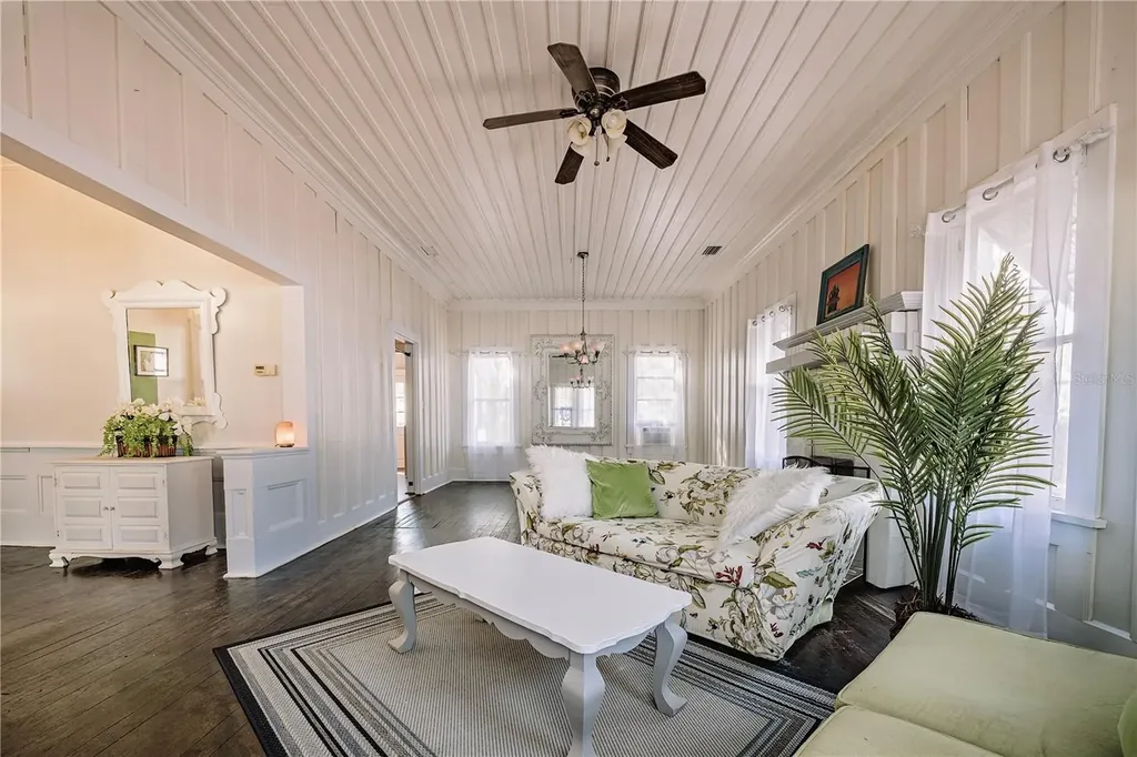 510 E Key Avenue Eustis FL 32726
