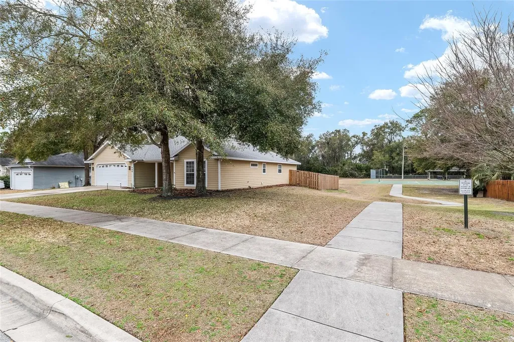944 NW 256th Terrace Newberry FL 32669