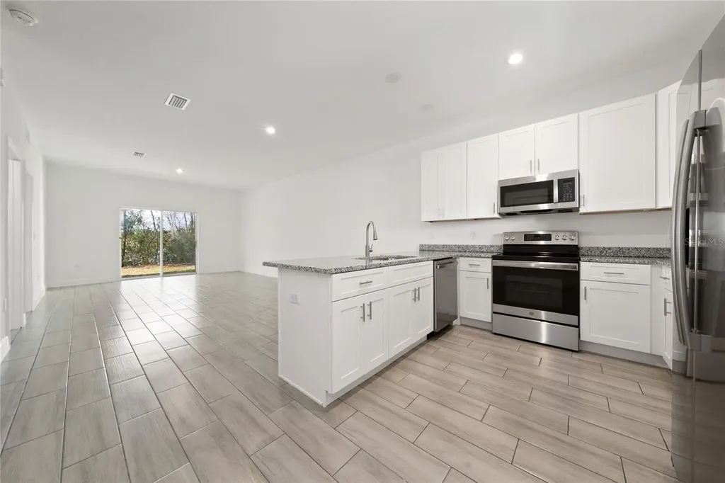 460 Lake Shore Parkway Davenport FL 33896
