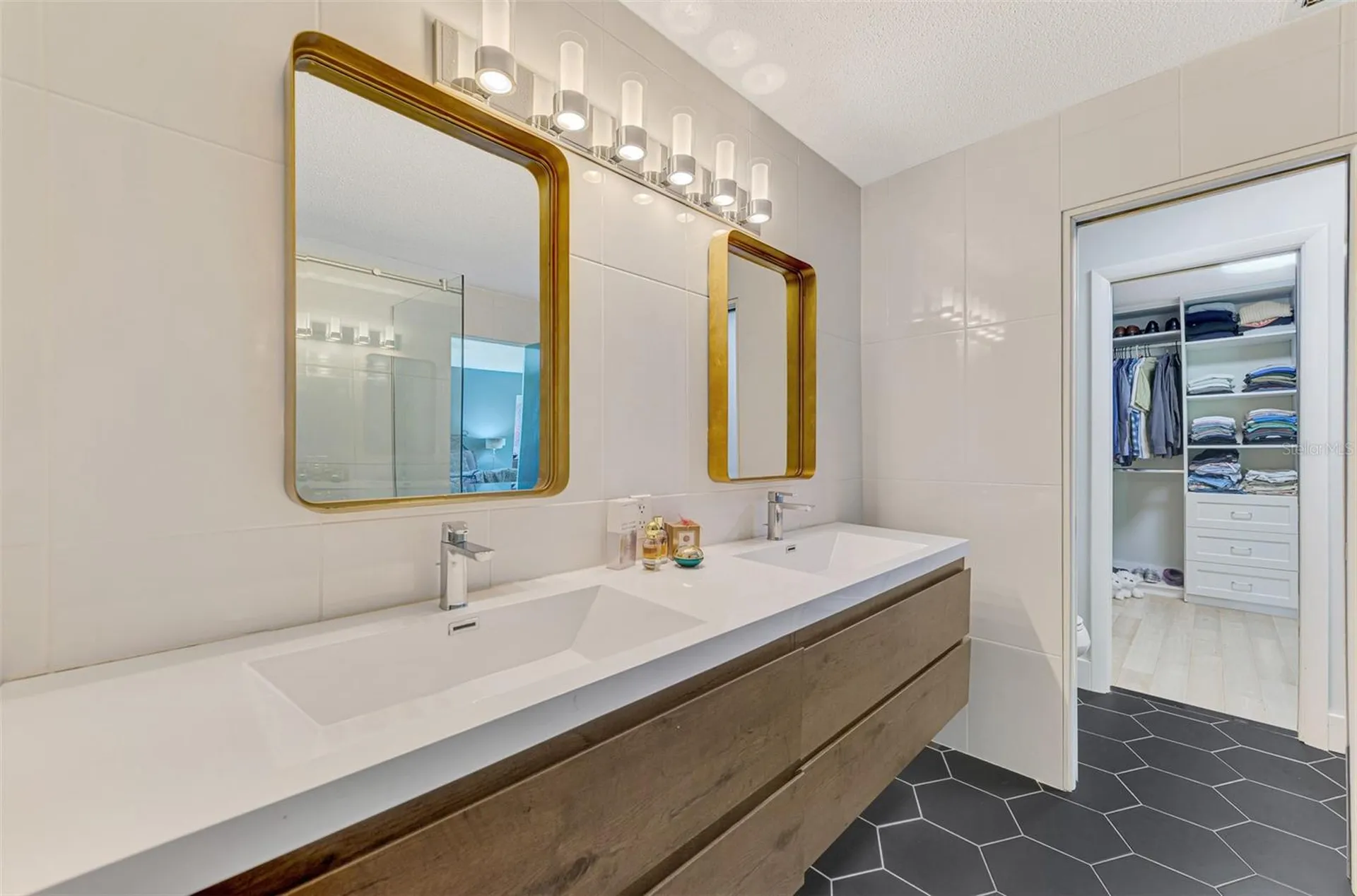 5303 Hidden Harbor Road Sarasota FL 34242