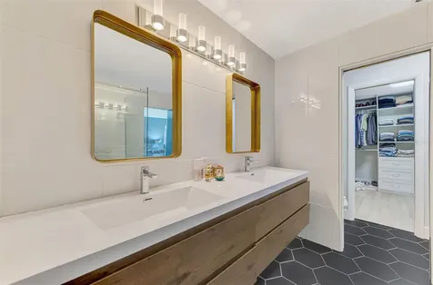 5303 Hidden Harbor Road Sarasota FL 34242