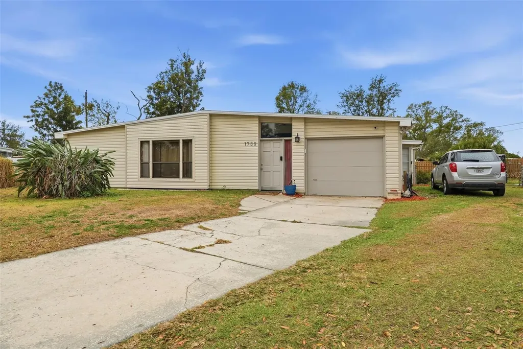 1709 Carnegie Circle Tampa FL 33619