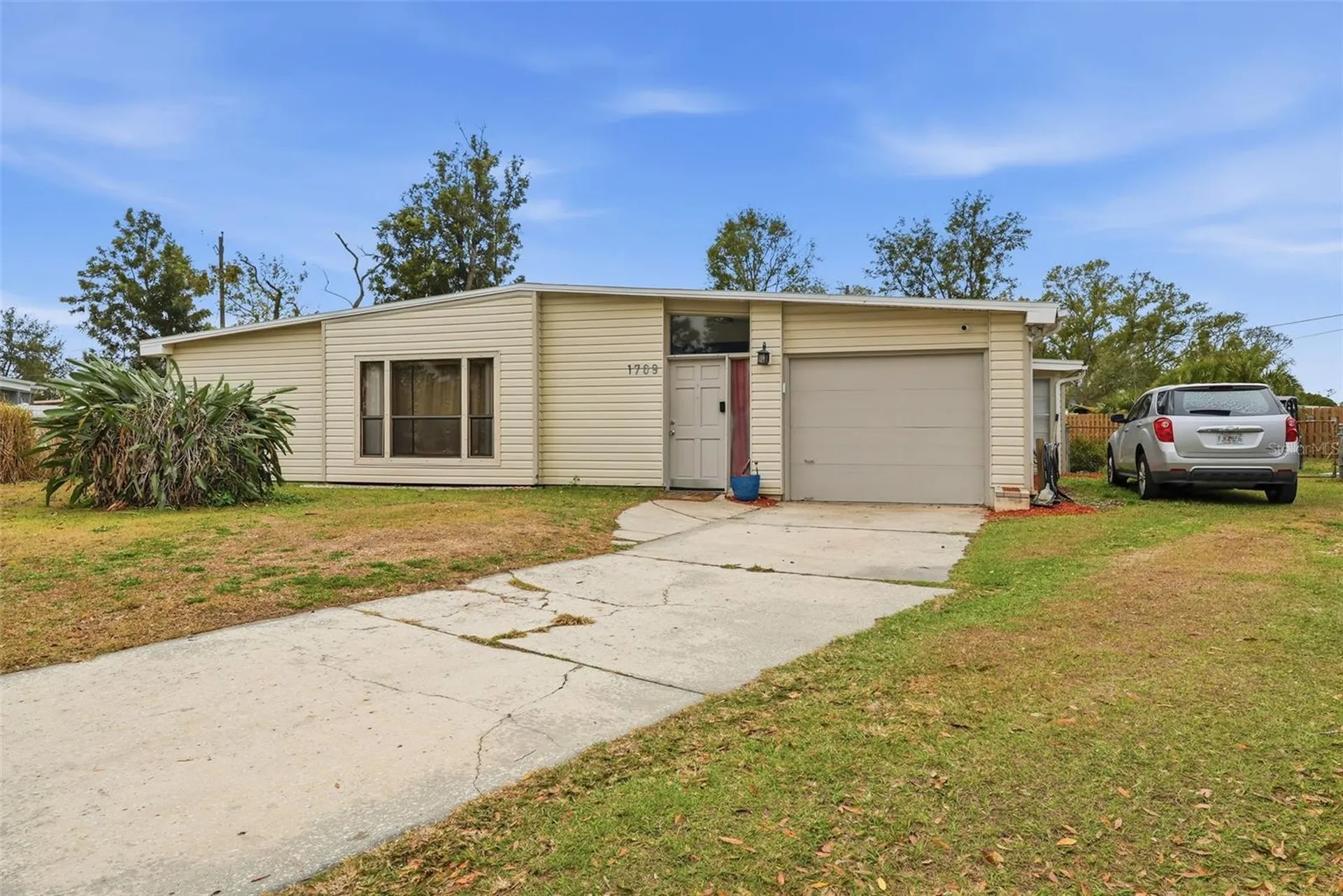 1709 Carnegie Circle Tampa FL 33619