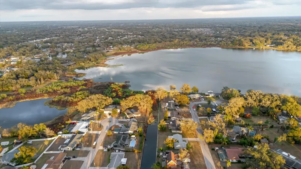 1210 Lady Elaine Drive Valrico FL 33594