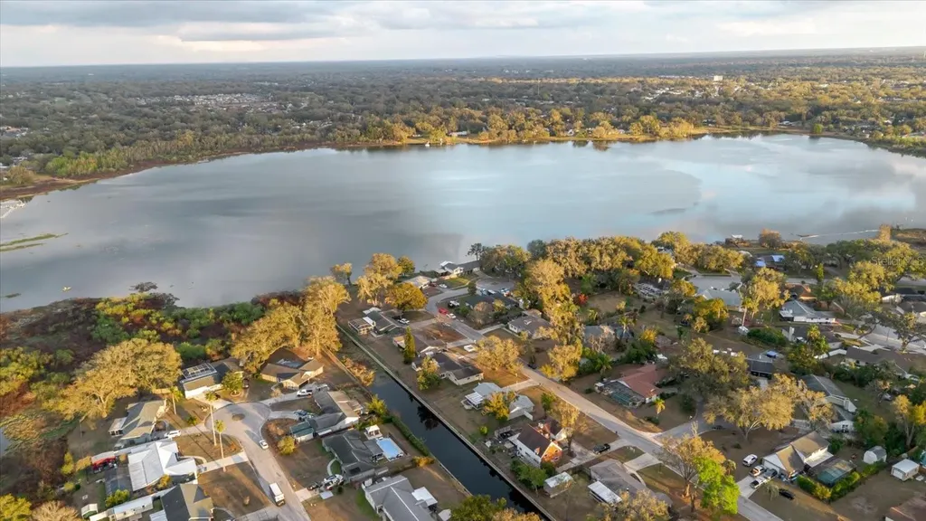 1210 Lady Elaine Drive Valrico FL 33594
