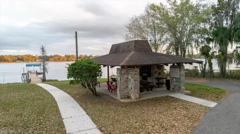 1210 Lady Elaine Drive Valrico FL 33594