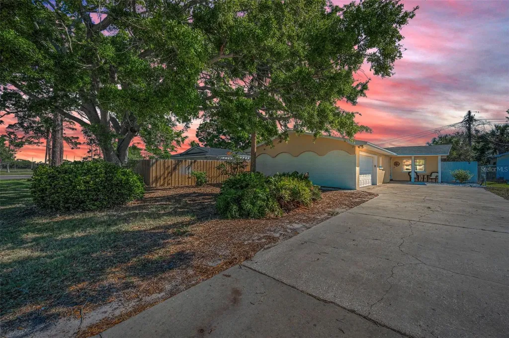 2053 Jefferson Avenue Dunedin FL 34698