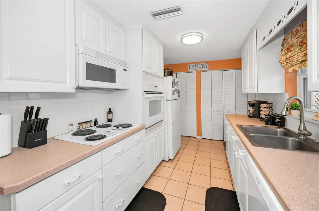 2053 Jefferson Avenue Dunedin FL 34698