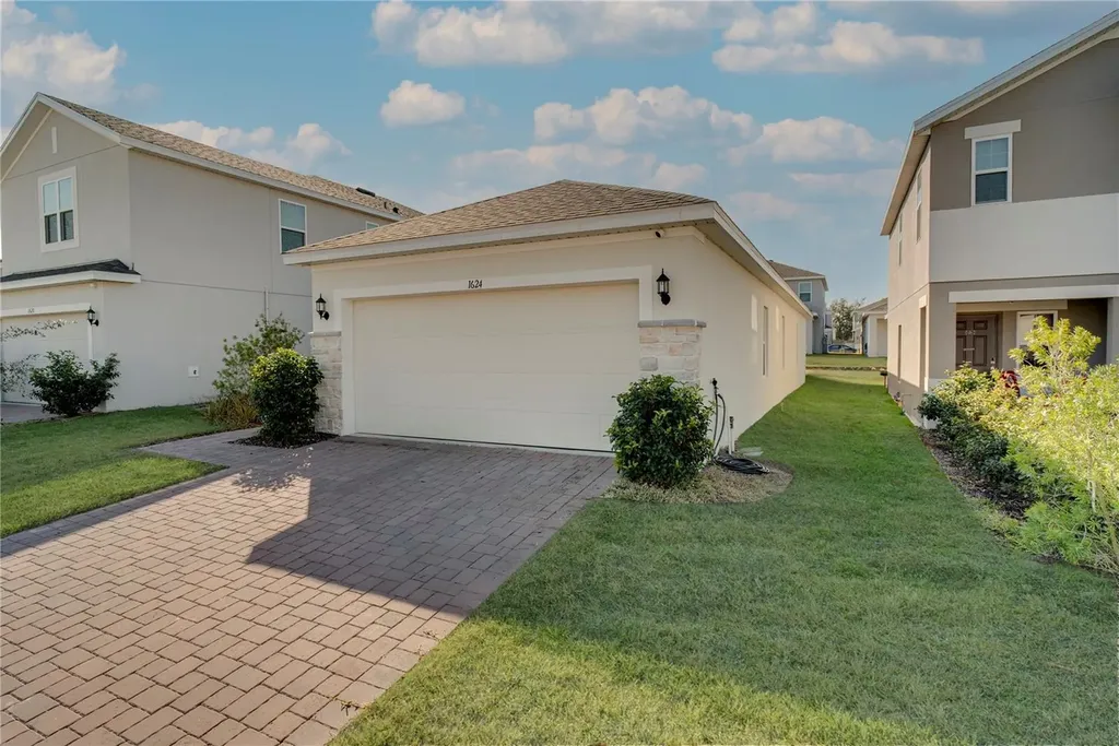 1624 Swan Swim Davenport FL 33837