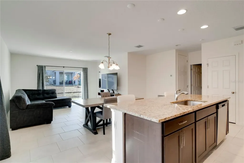 1624 Swan Swim Davenport FL 33837