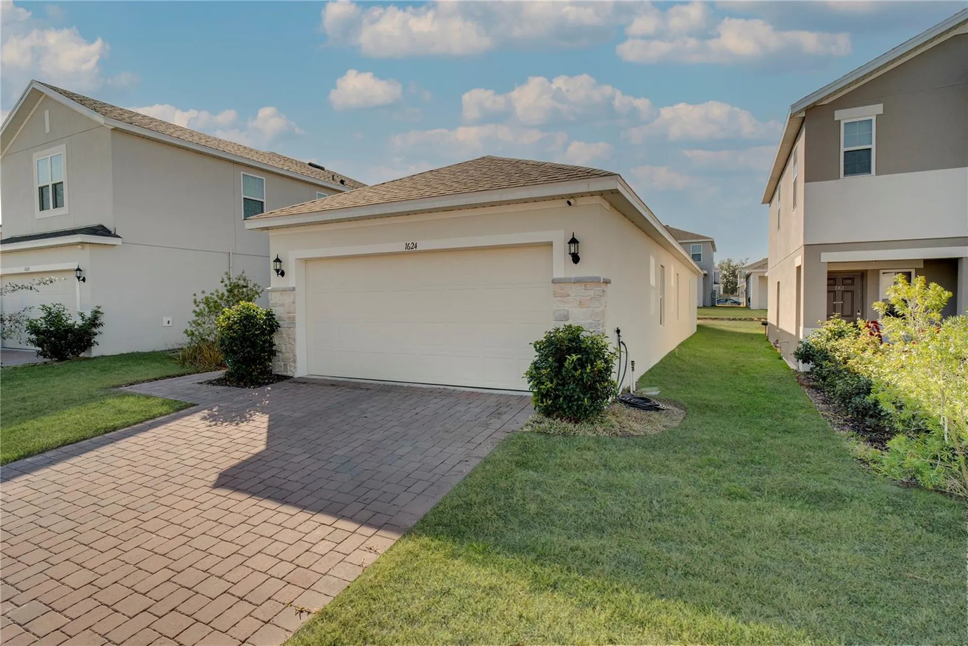 1624 Swan Swim Davenport FL 33837