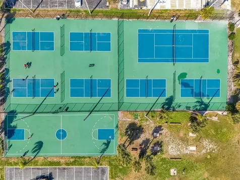 4842 Coquina Key Drive SE St Petersburg FL 33705