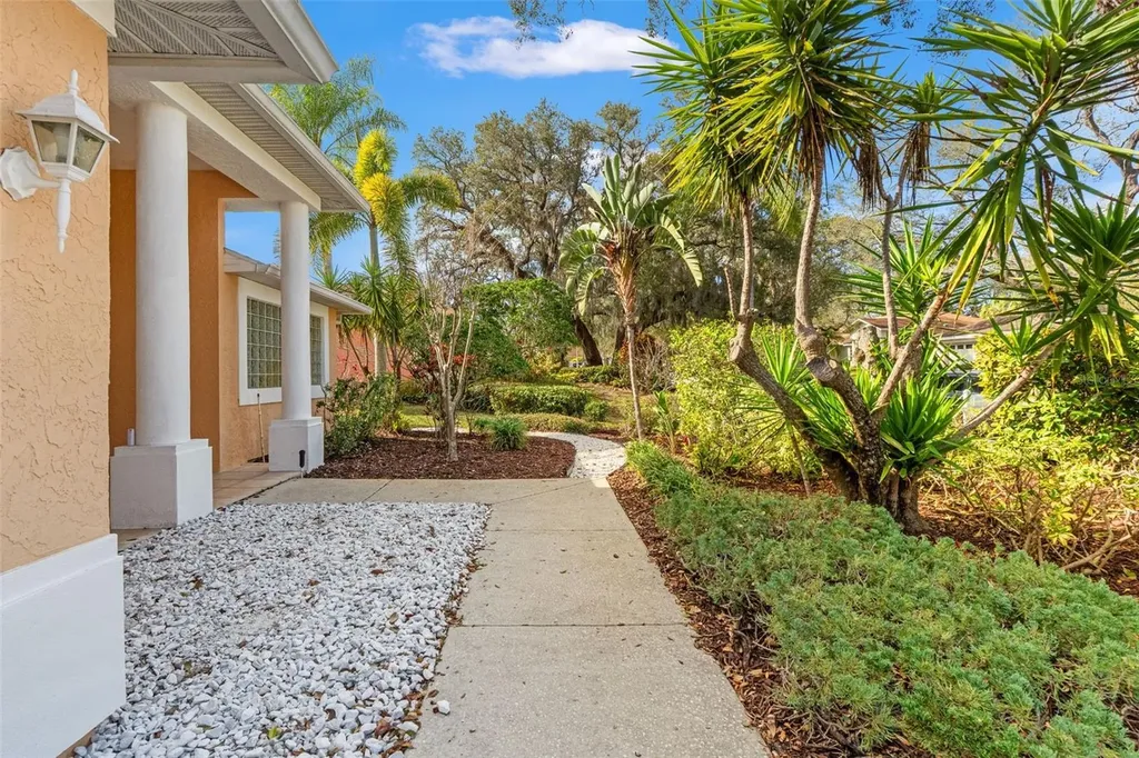 958 Ridgewood Terrace Tarpon Springs FL 34689