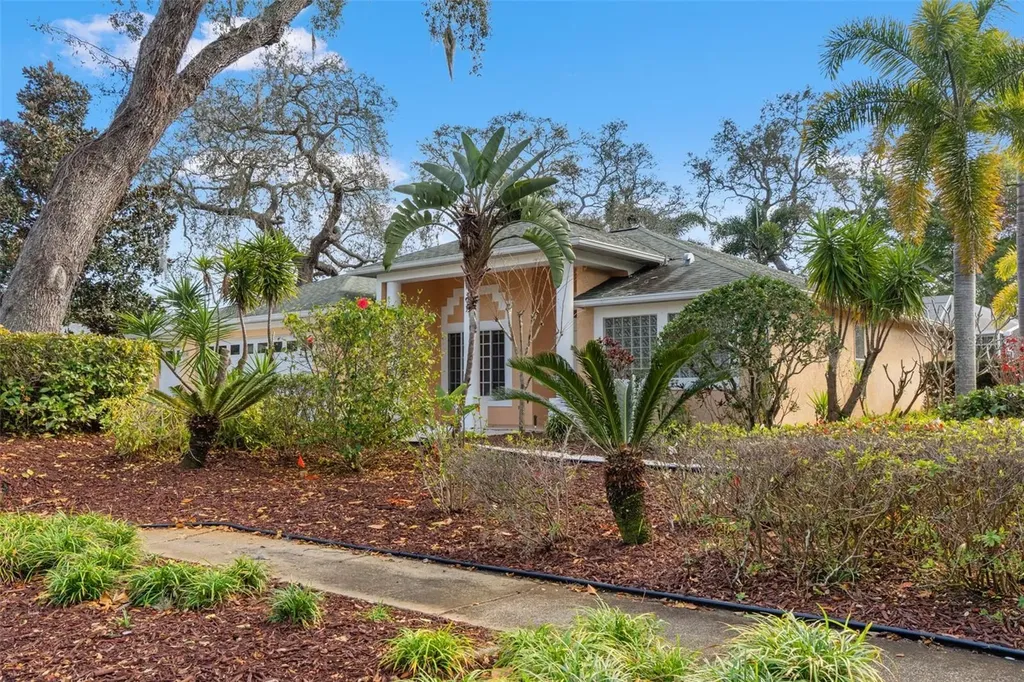 958 Ridgewood Terrace Tarpon Springs FL 34689