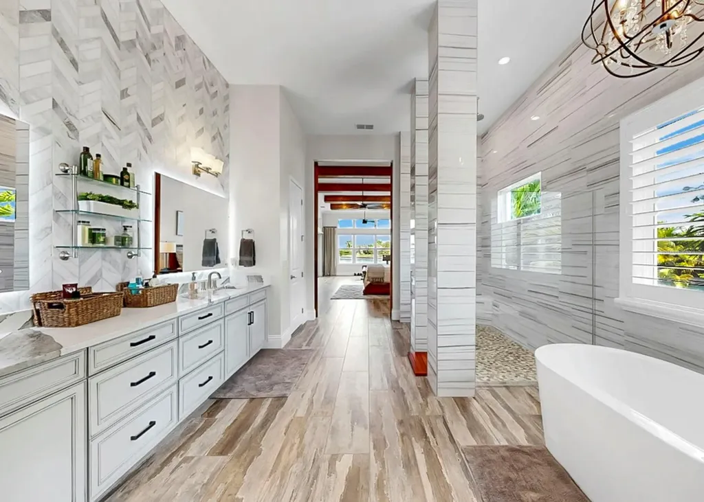813 Manns Harbor Drive Apollo Beach FL 33572