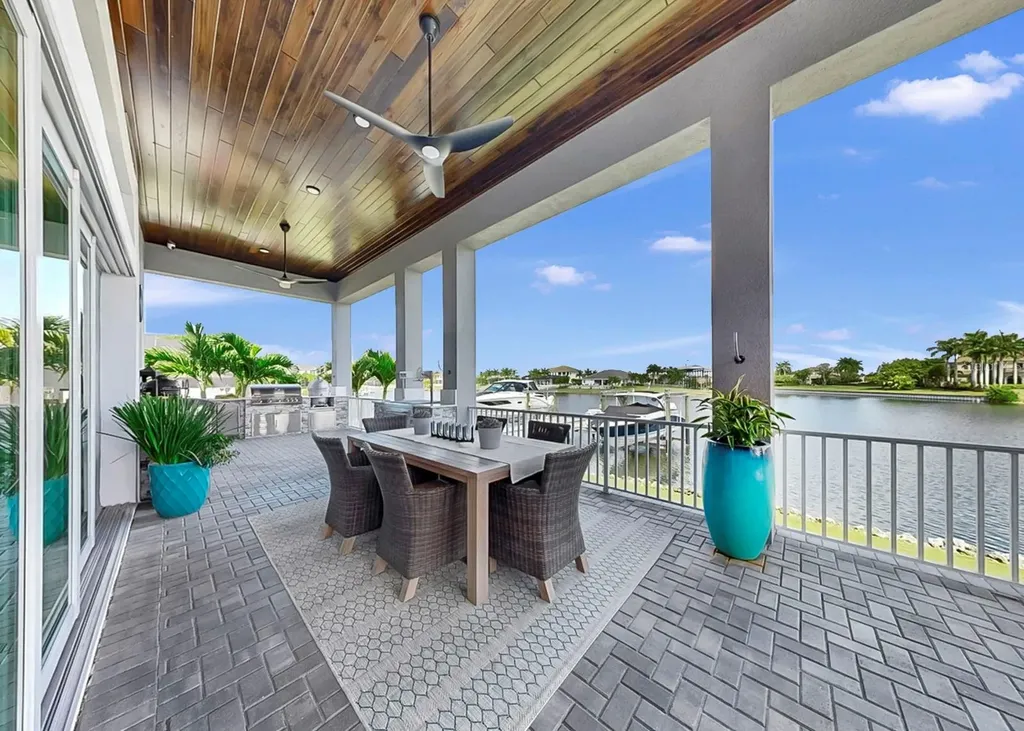 813 Manns Harbor Drive Apollo Beach FL 33572
