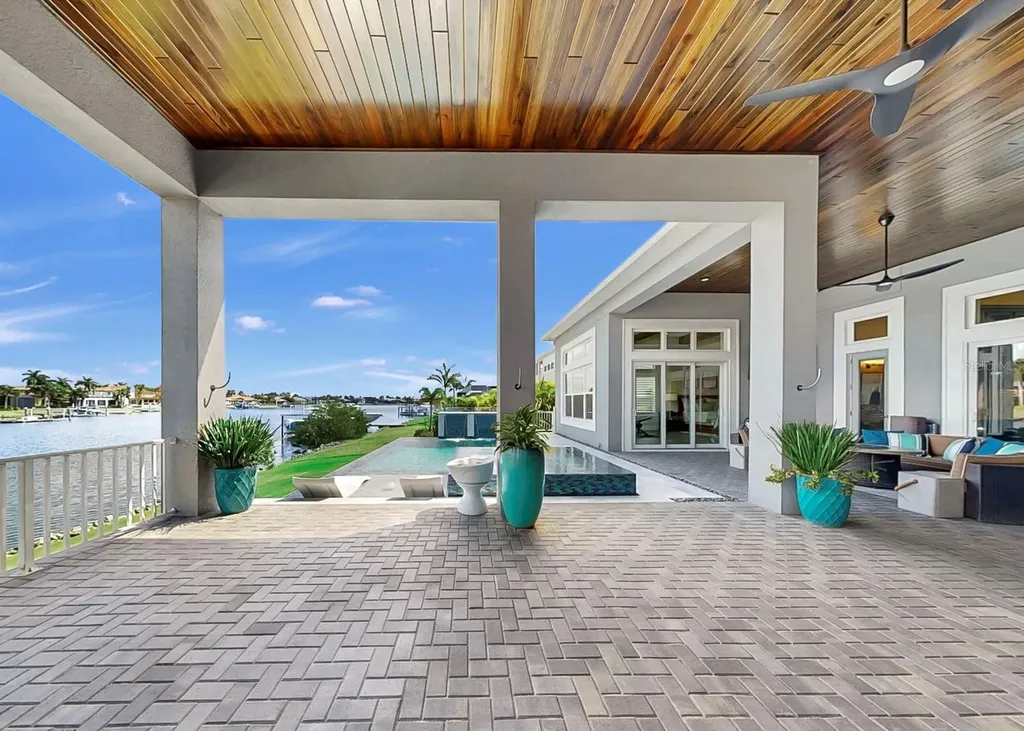 813 Manns Harbor Drive Apollo Beach FL 33572