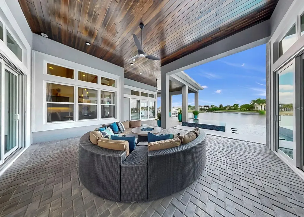 813 Manns Harbor Drive Apollo Beach FL 33572