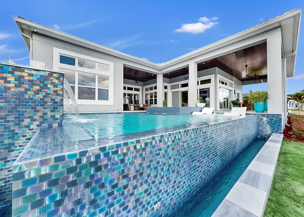 813 Manns Harbor Drive Apollo Beach FL 33572