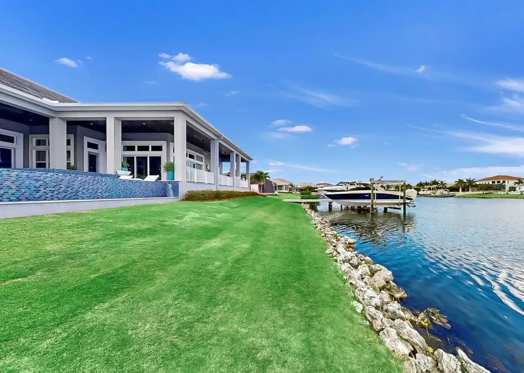 813 Manns Harbor Drive Apollo Beach FL 33572