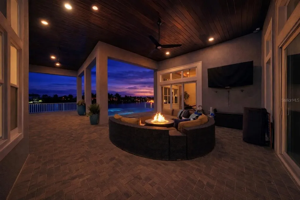 813 Manns Harbor Drive Apollo Beach FL 33572
