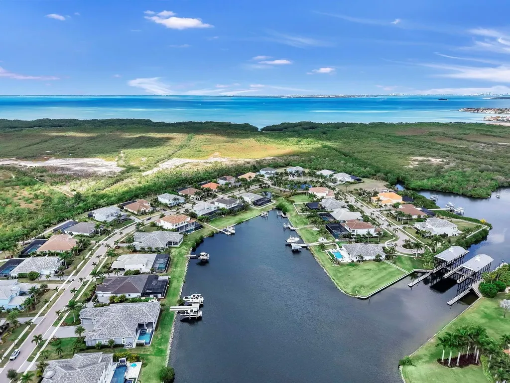 813 Manns Harbor Drive Apollo Beach FL 33572