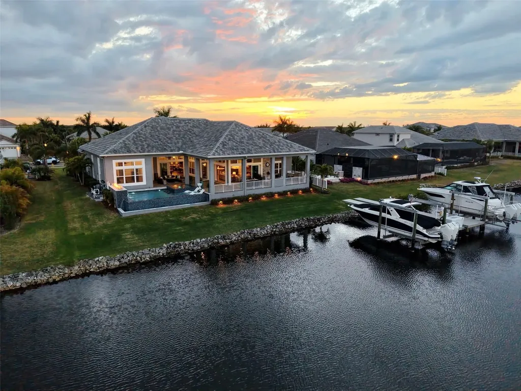 813 Manns Harbor Drive Apollo Beach FL 33572