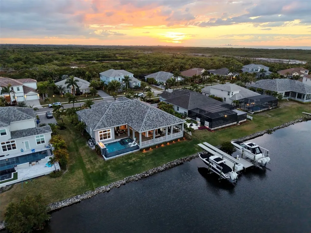 813 Manns Harbor Drive Apollo Beach FL 33572